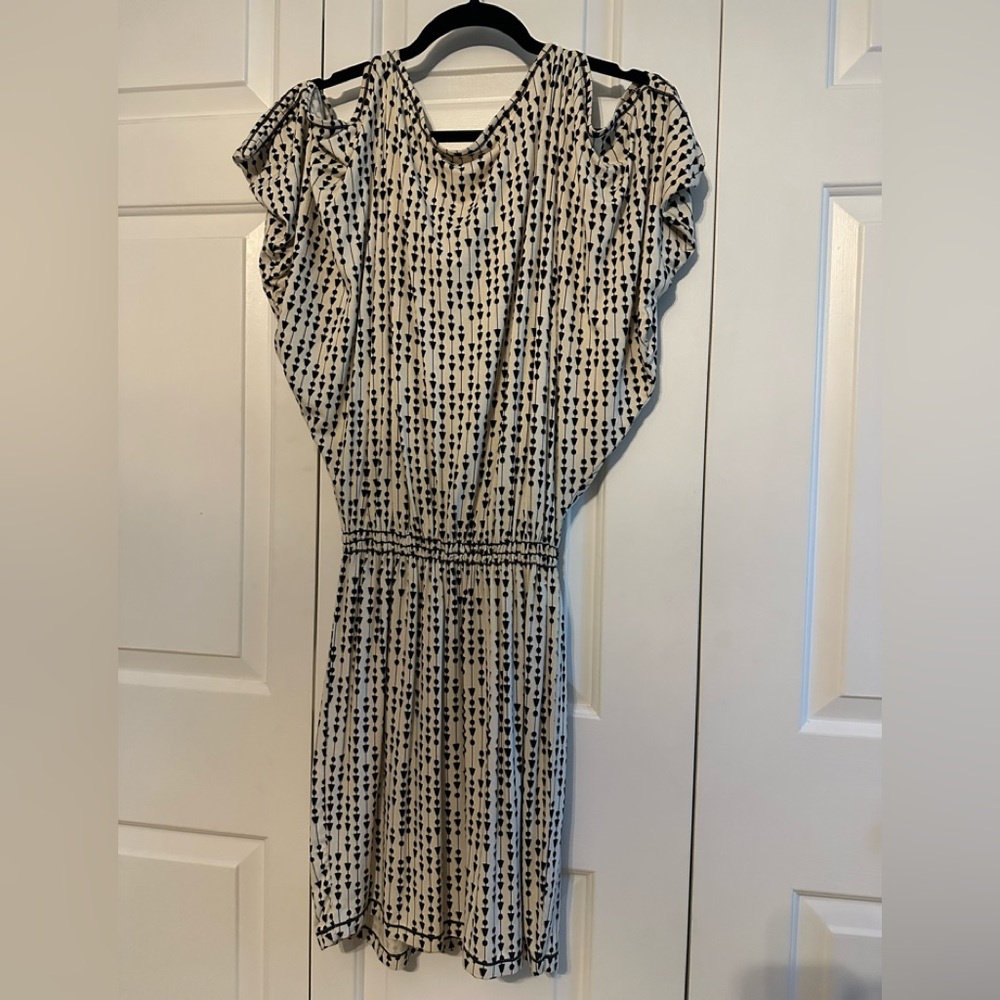 Elegant Black and Cream Patterned Dress